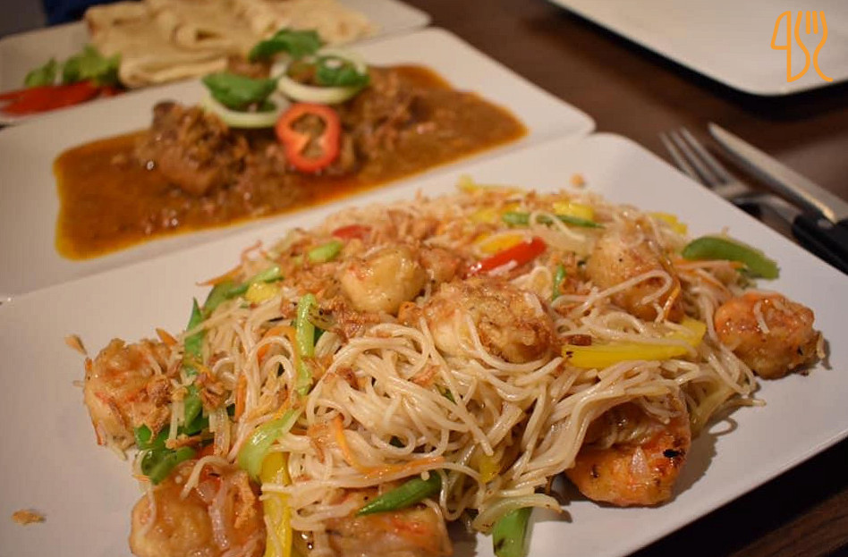 Singapore Kitchen Pizza Grill Mad