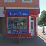 Sham Pizza Udenfor