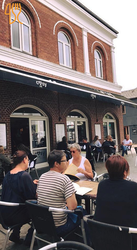Cafe Karma Udenfor