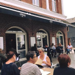 Cafe Karma Udenfor