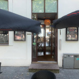 Ikura Sushi Udenfor