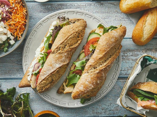 Dee Dee´s Sandwiches, Salads Cookies