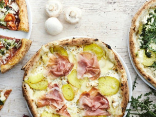 Ariels Pizza