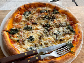 Casa De La Pizza