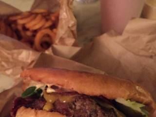 Shakes 'n ' Burgers