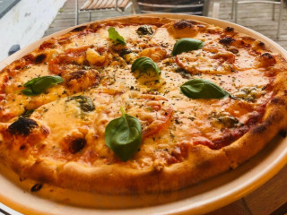 Hou Pizzaria Og Grill