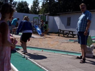 Lyngens Cafe Og Minigolf Lone Saust