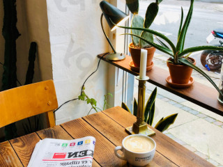 Tomasito Cozy Coffee